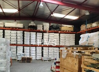 Plus de détails pour Local d'activités à louer