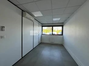 1 Rue De La Perlerie, Vaulx-en-Velin for lease Interior Photo- Image 2 of 4