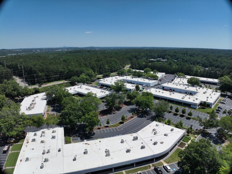 1000 Holcomb Woods Pky, Roswell, GA à louer - Communauté Matterport - Image 2 de 15