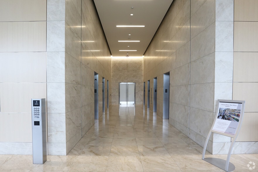 200 Spectrum Center Dr, Irvine, CA à louer - Hall d’entrée - Image 3 de 29