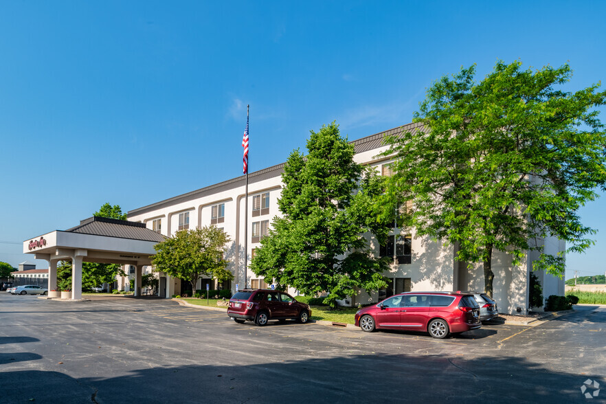 2840 Ramada Way, Green Bay, WI for sale - Building Photo - Image 1 of 1