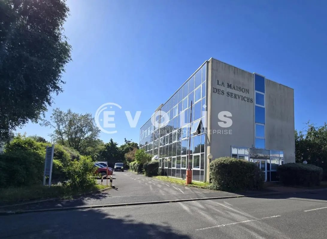 11 Avenue Des 2 Lacs, Villejust for lease Building Photo- Image 1 of 9