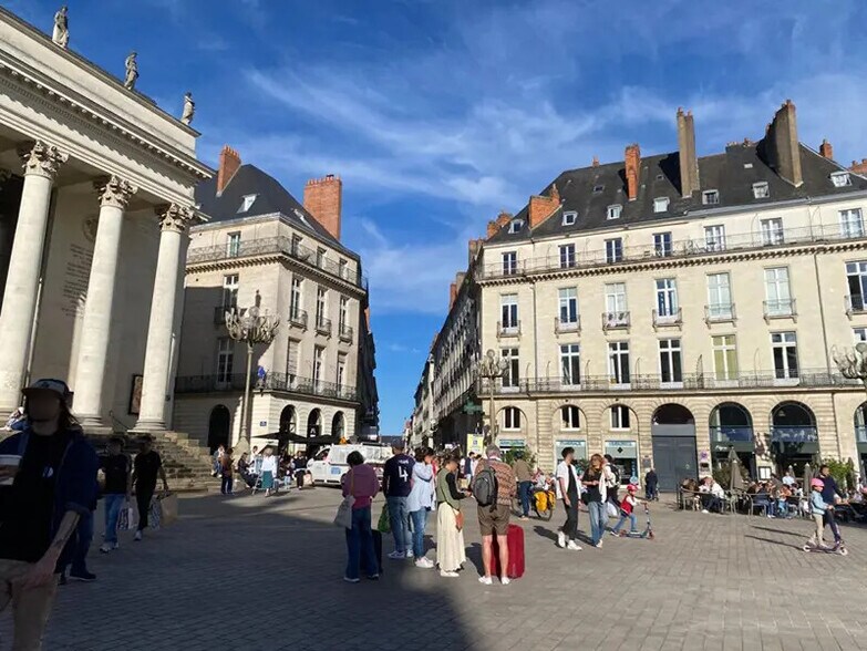Commerce de détail dans Nantes à louer - Photo du bâtiment - Image 2 de 7