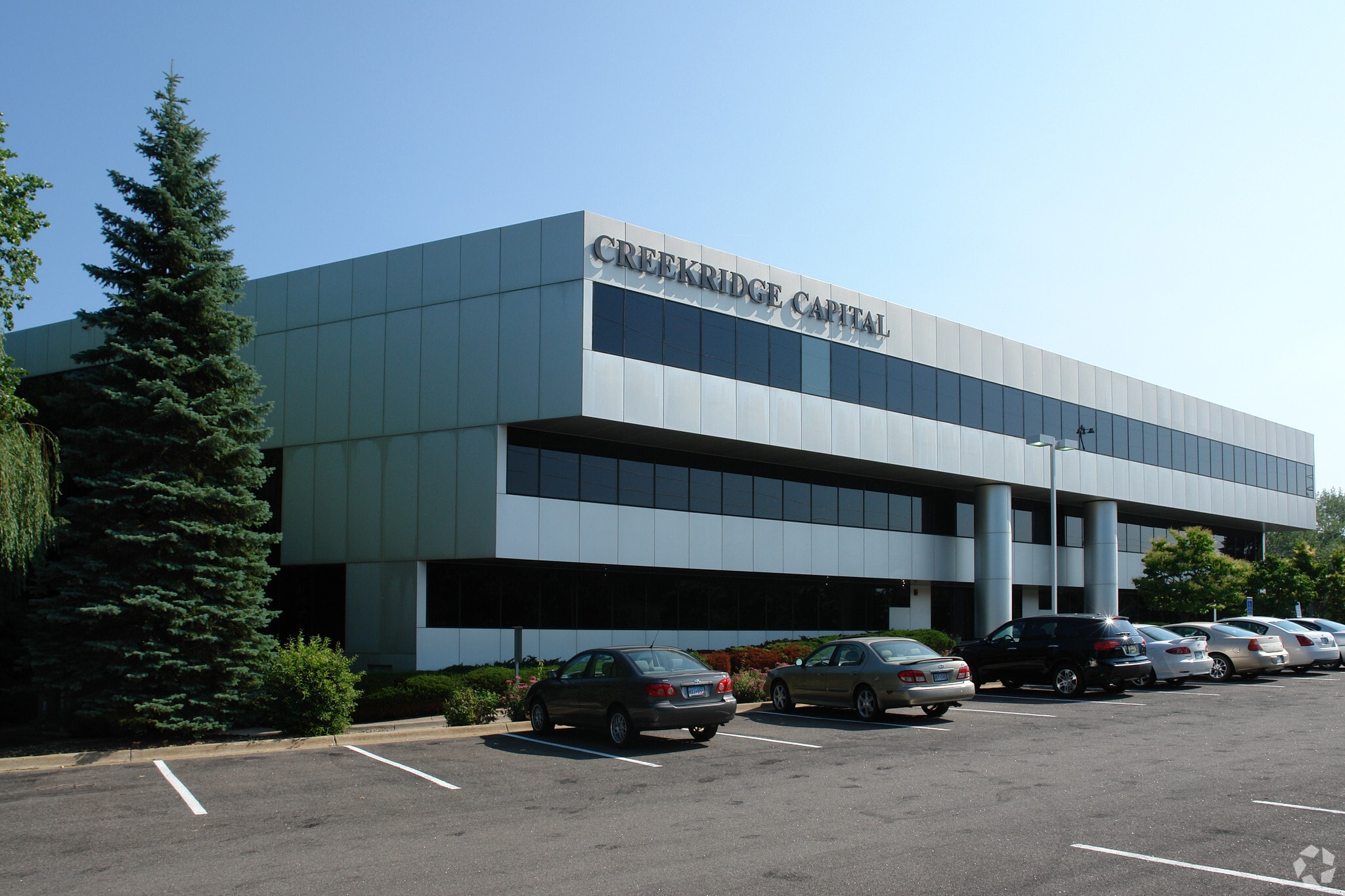 7808 Creekridge Cir, Minneapolis, MN for lease Primary Photo- Image 1 of 3