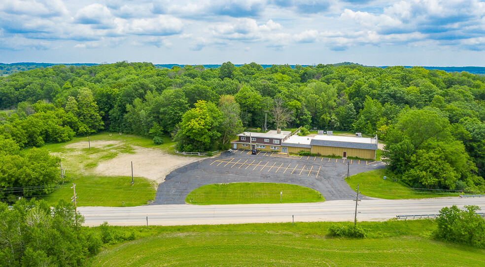 9480 US Highway 45, Kewaskum, WI à vendre - Photo du bâtiment - Image 1 de 1