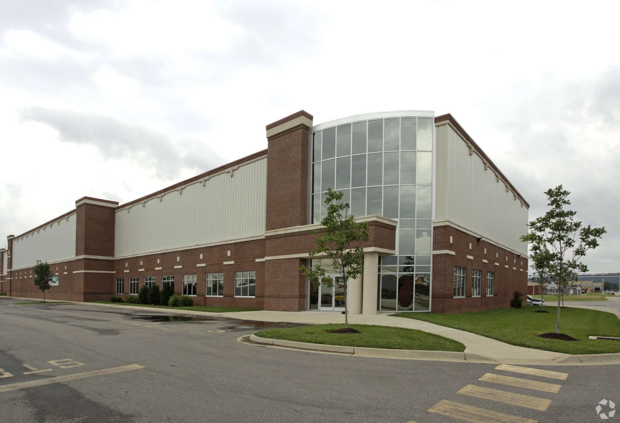 6101-6105 Strawberry Ln, Louisville, KY for lease Building Photo- Image 1 of 6