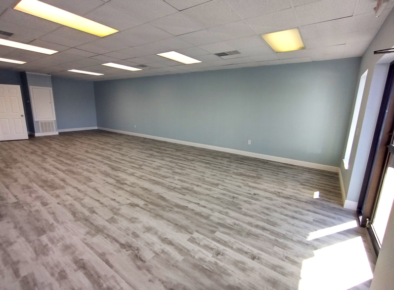 1308 Clearlake Rd, Cocoa, FL à louer - Photo intérieure - Image 2 de 7