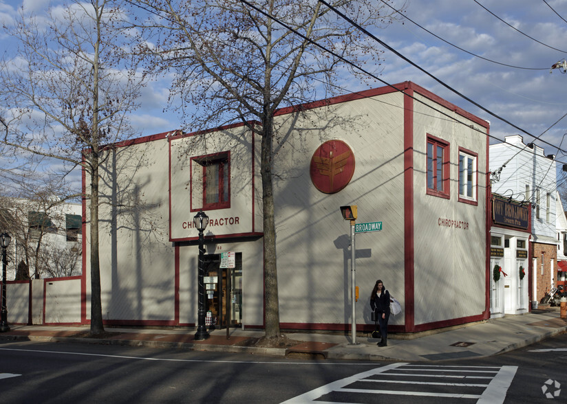 58 Broadway, Greenlawn, NY for lease - Interior Photo - Image 1 of 9