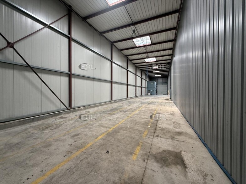 Flex dans Santeny à louer - Photo du bâtiment - Image 3 de 4