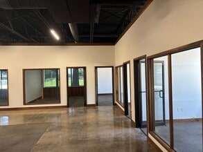 1609 N Old Missouri Rd, Springdale, AR for lease Interior Photo- Image 1 of 6