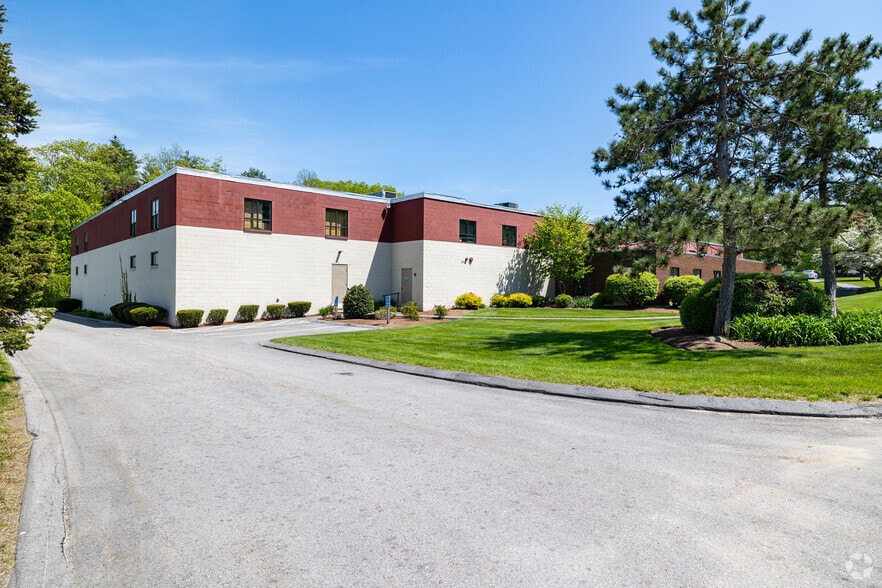 48 Powers St, Milford, NH for lease - Building Photo - Image 2 of 2