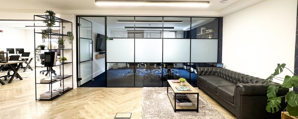 46-48 George St, London for lease - Interior Photo - Image 2 of 4