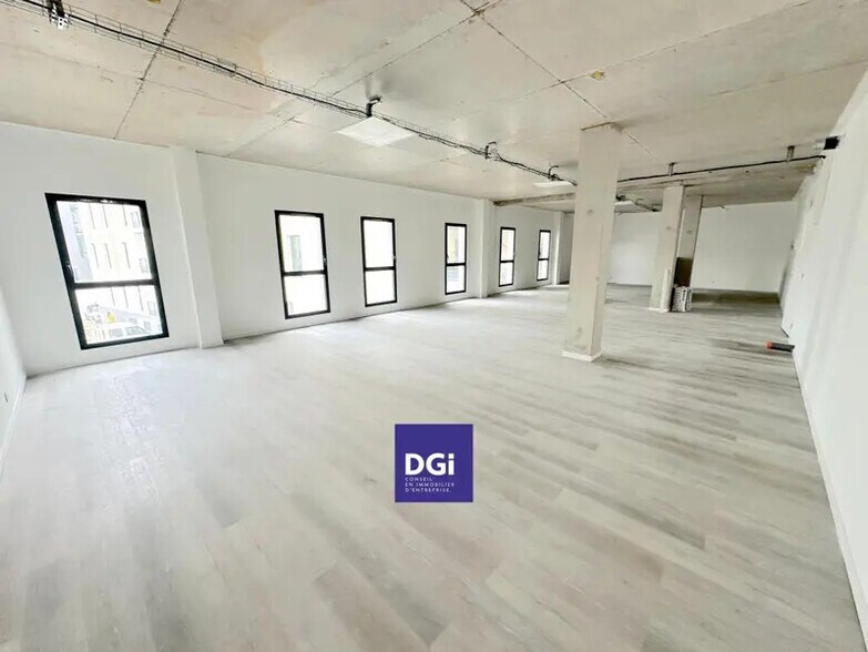 Office in Nîmes for lease - Interior Photo - Image 2 of 3
