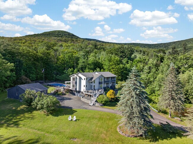 More details for 1747 Spruceton Rd, West Kill, NY - Multifamily for Sale