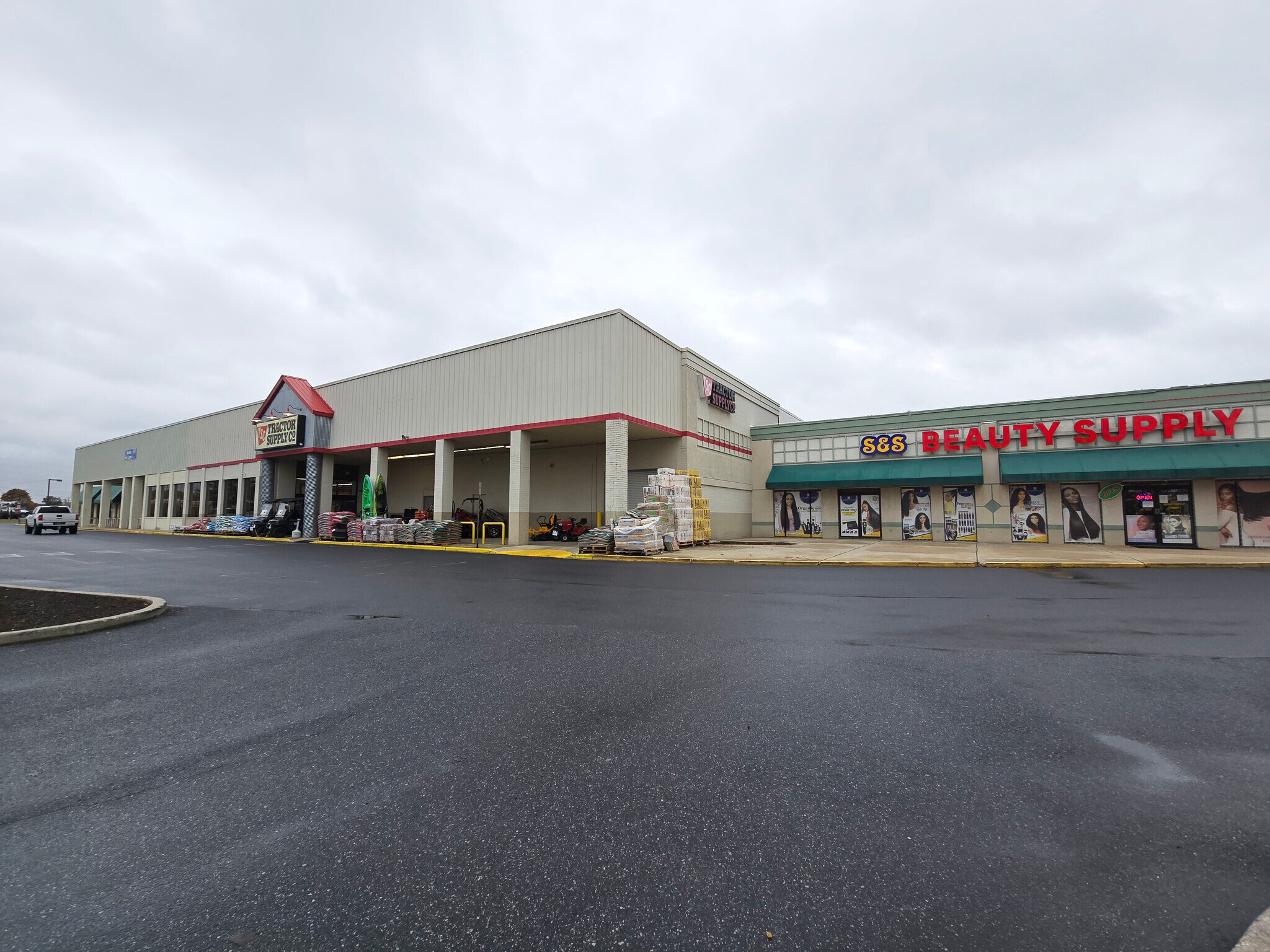 605-649 S Dupont Blvd, Milford, DE à louer Photo principale- Image 1 de 12