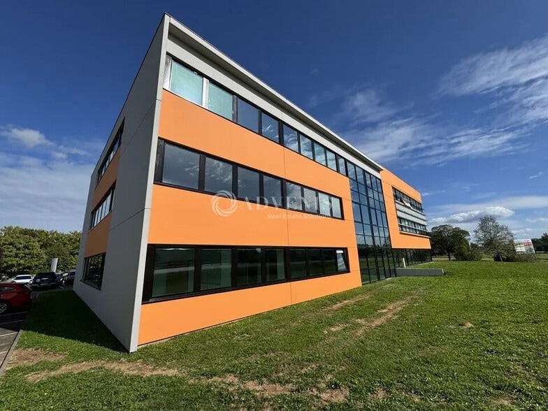 Office in Entzheim for lease - Building Photo - Image 2 of 9
