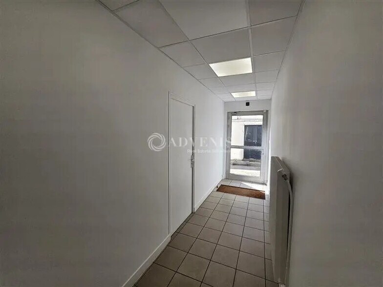 Office in Montreuil for lease - Interior Photo - Image 3 of 5