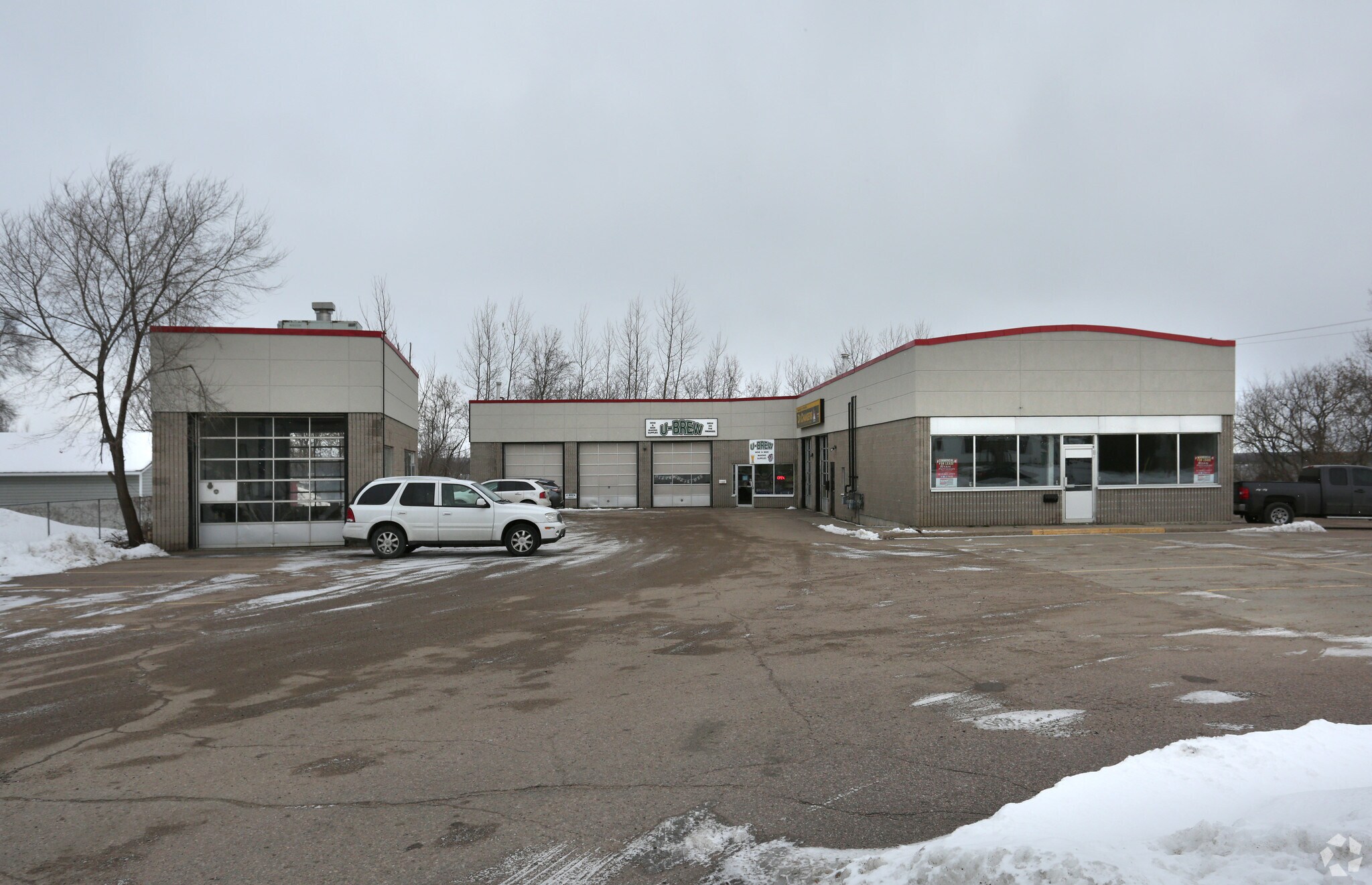 1043 Pembroke St E, Laurentian Valley, ON for sale Primary Photo- Image 1 of 1