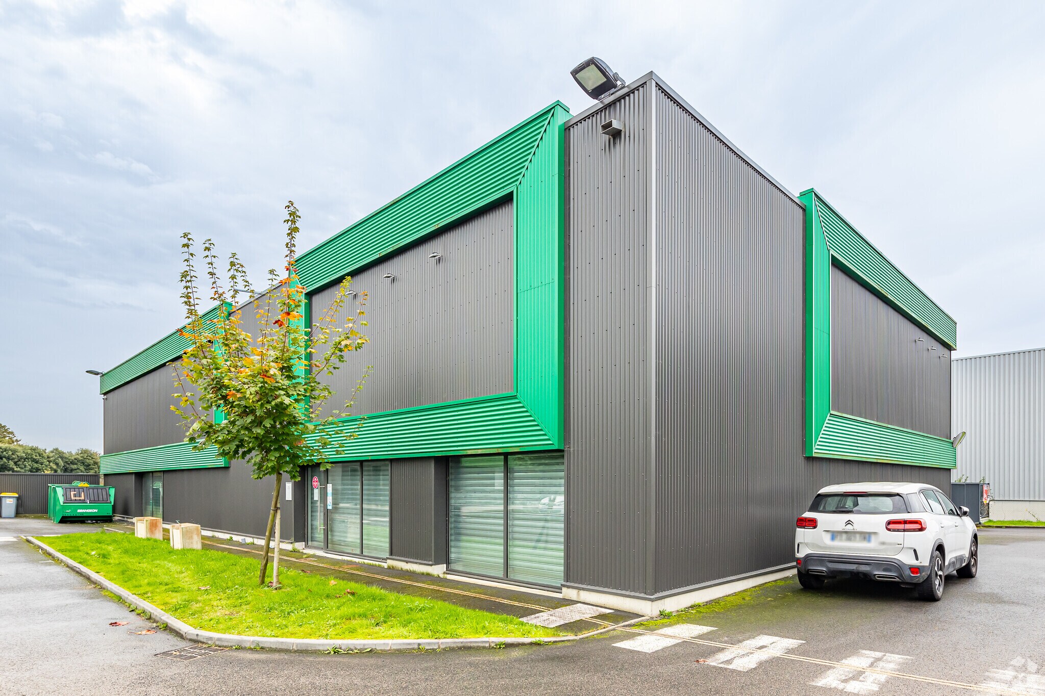 Local d'activités dans Les Sorinières à vendre Photo principale- Image 1 de 18