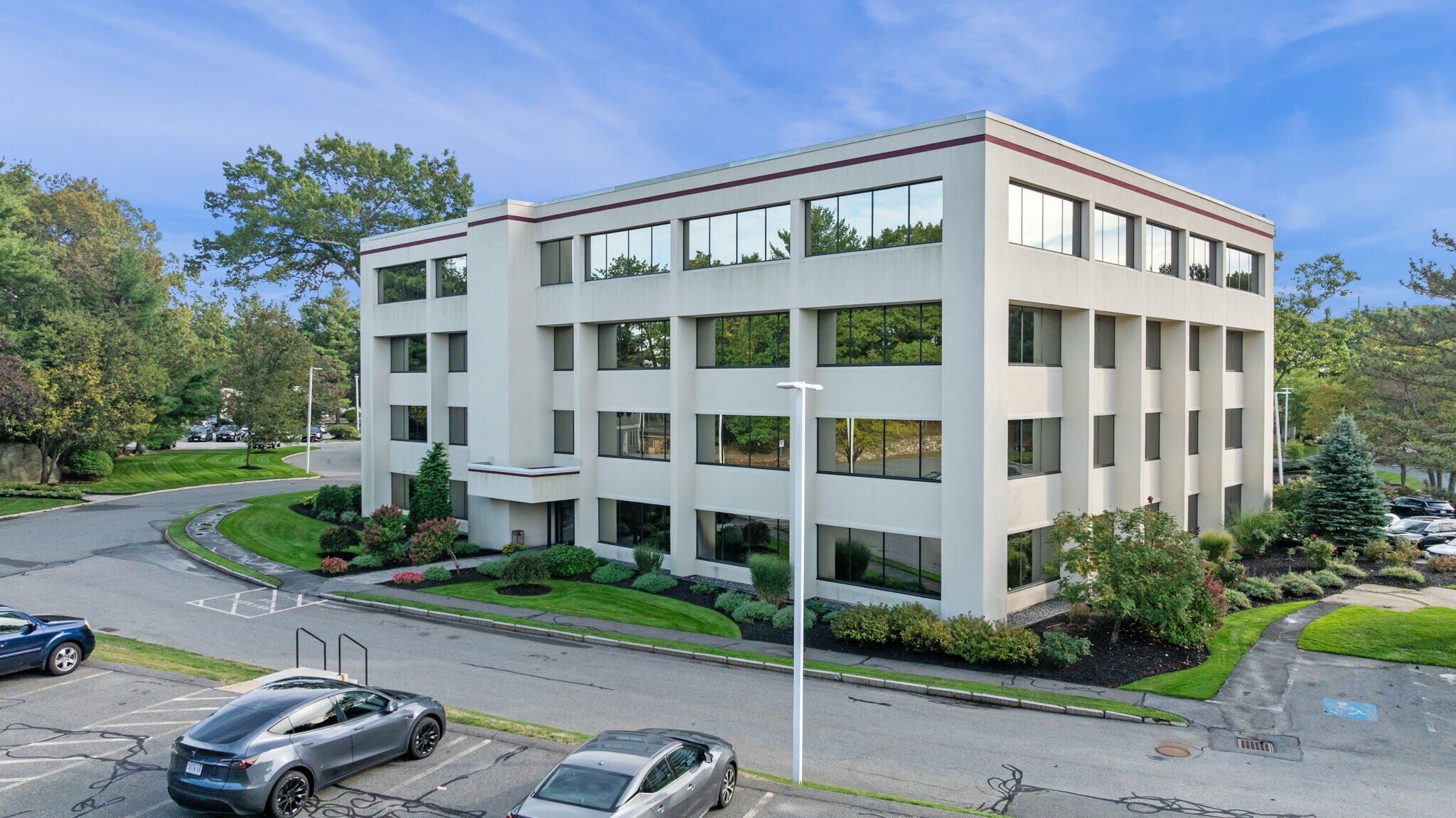 220 Broadway, Lynnfield, MA for sale Primary Photo- Image 1 of 57