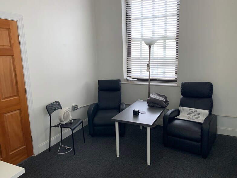 124 23rd St, Newport News, VA à louer - Photo intérieure - Image 2 de 6