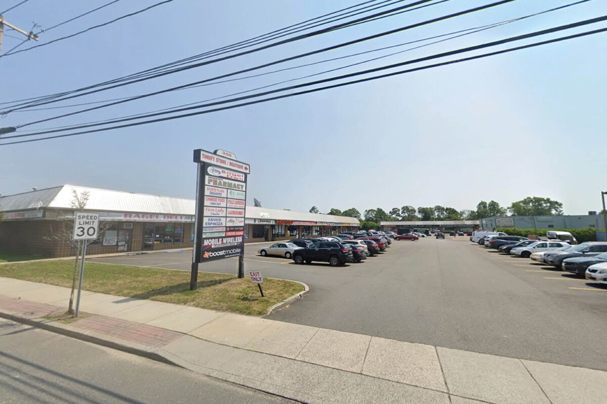 350 E Main St, Patchogue, NY à louer Photo du bâtiment- Image 1 de 4