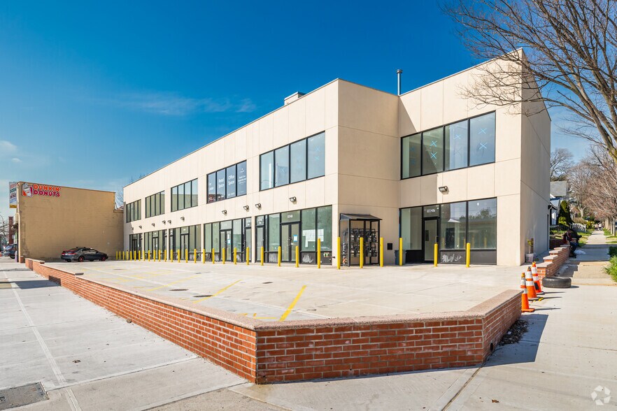 16609-16617 Northern Blvd, Flushing, NY à louer - Photo principale - Image 1 de 4