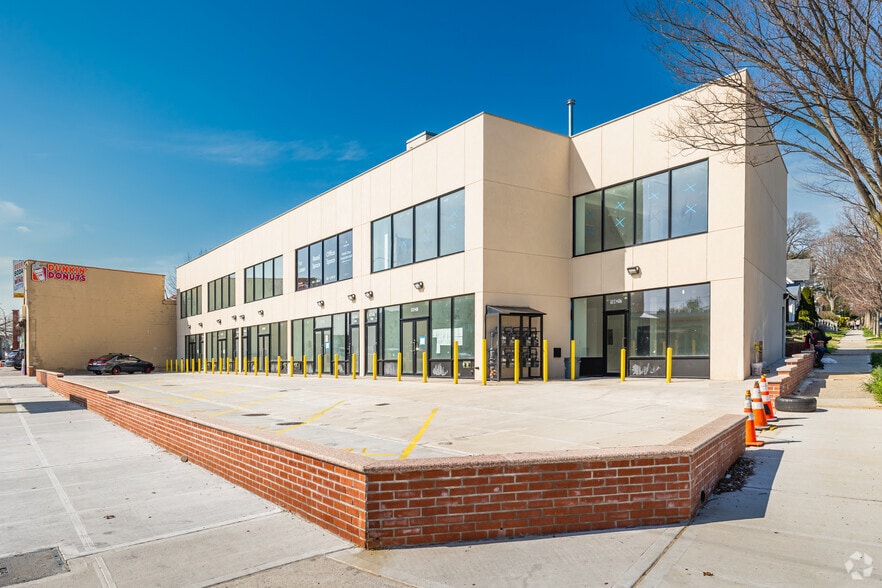 16609-16617 Northern Blvd, Flushing, NY for lease - Primary Photo - Image 1 of 4