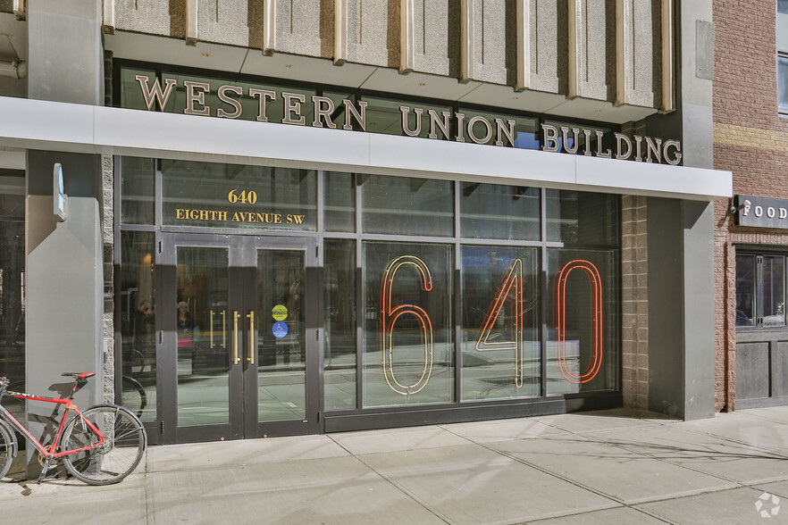 640 8th Ave SW, Calgary, AB à louer - Hall d’entrée - Image 1 de 5