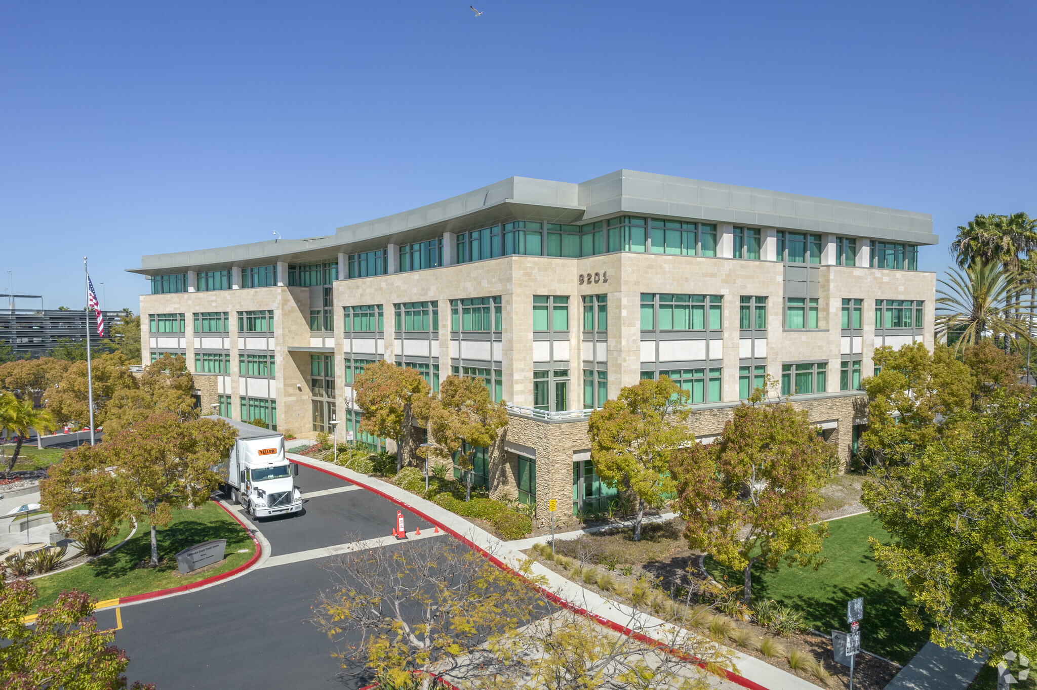 9201 Spectrum Center Blvd, San Diego, CA à louer Photo du bâtiment- Image 1 de 8