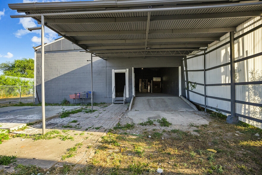 3210 Leopard St, Corpus Christi, TX for sale - Building Photo - Image 3 of 26
