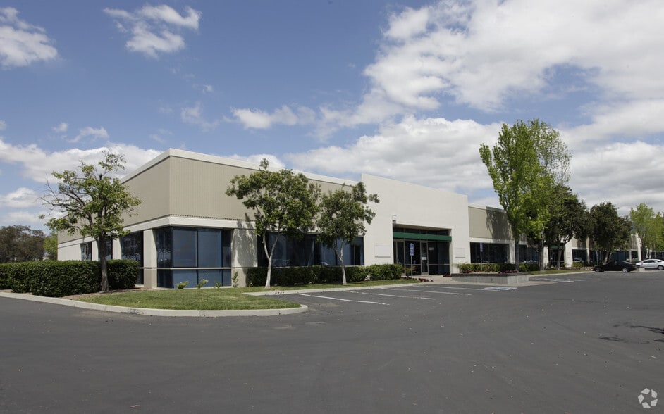 48001-48025 Fremont Blvd, Fremont, CA à louer - Photo du bâtiment - Image 2 de 11