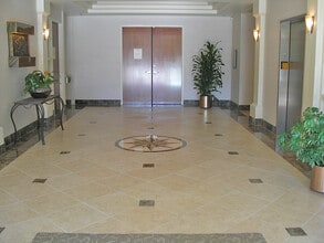 1421 Guerneville Rd, Santa Rosa, CA for lease Lobby- Image 2 of 4