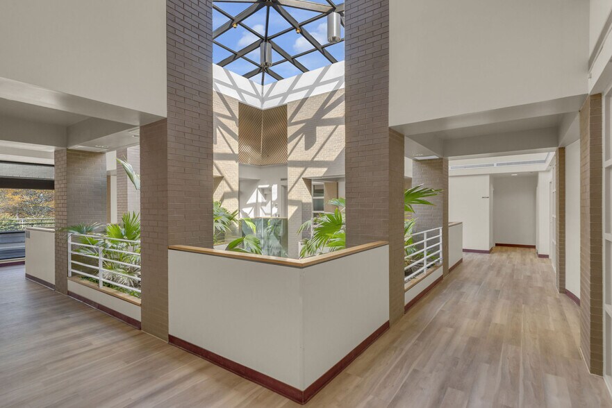 794 Penllyn Blue Bell Pike, Blue Bell, PA à louer - Photo du bâtiment - Image 3 de 17