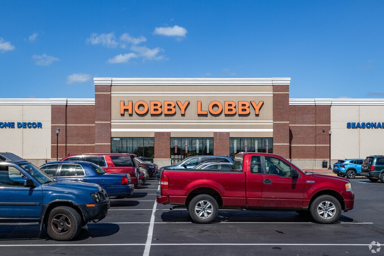Hobby Lobby & Dollar Tree plus shops portefeuille de 2 propriétés à vendre sur LoopNet.ca Photo principale- Image 1 de 9