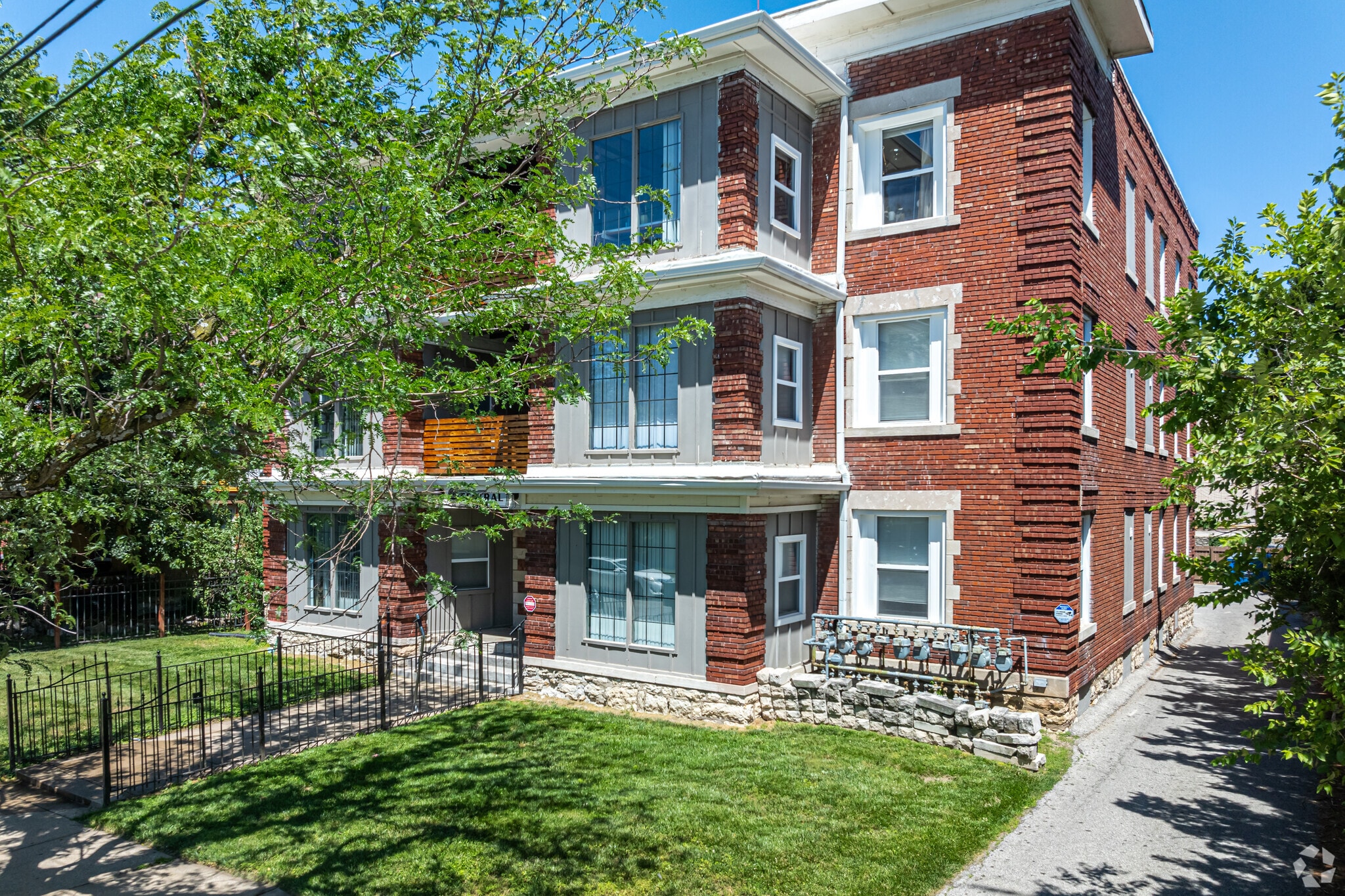 3227 Central St, Kansas City, MO for sale Primary Photo- Image 1 of 34