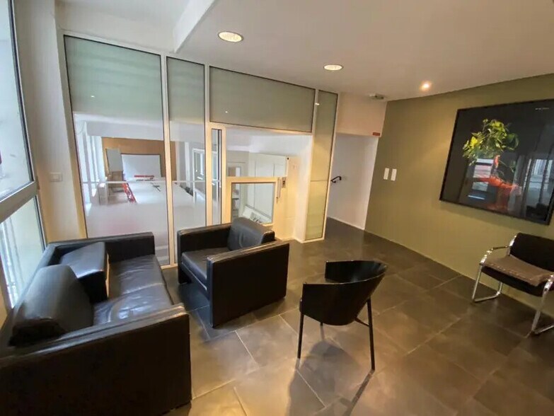 Office in Paris for sale - Lobby - Image 3 of 18