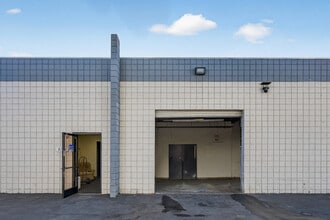 8116-8144 Deering Ave, Canoga Park, CA à louer Photo intérieure- Image 1 de 9