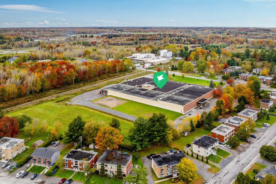 200 Boul Grand N, Cowansville, QC à vendre - Photo du bâtiment - Image 3 de 32