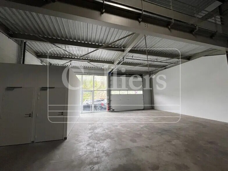 Flex in La Ciotat for lease - Interior Photo - Image 2 of 6
