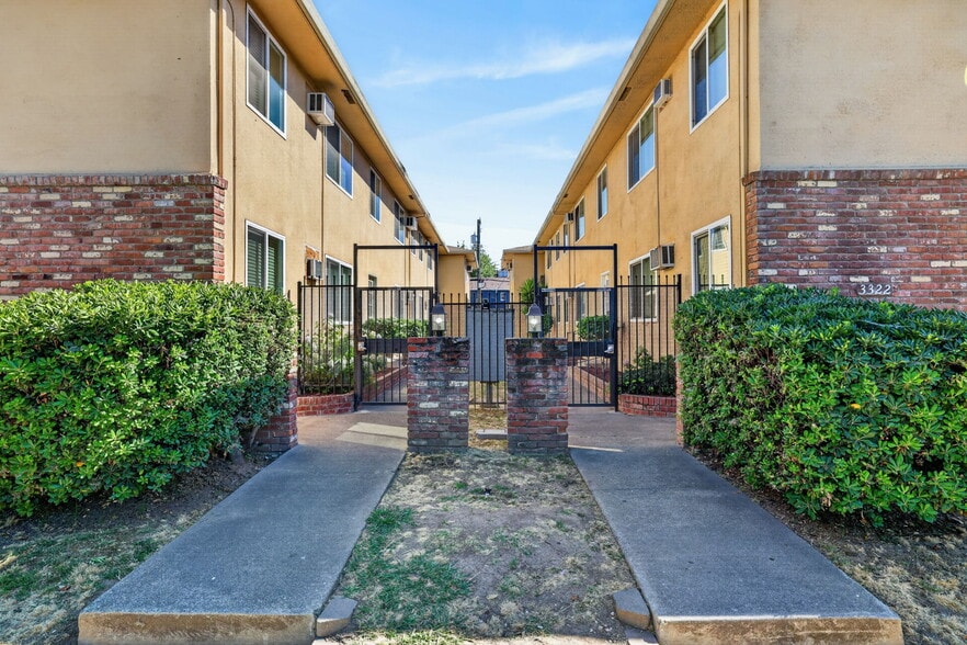 3322 Y St, Sacramento, CA à vendre - Photo du bâtiment - Image 2 de 11