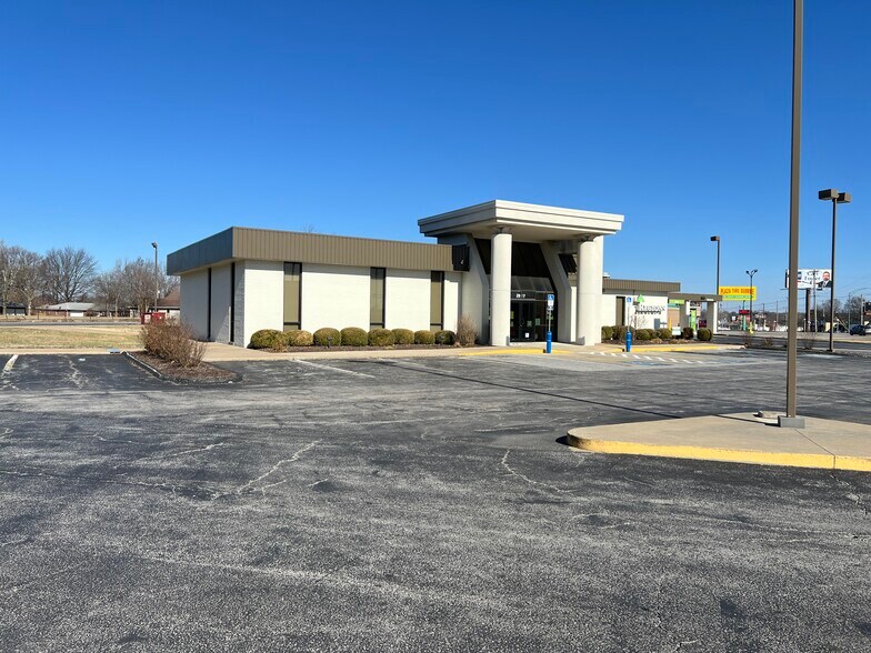 2927 S Campbell Ave, Springfield, MO à vendre - Photo du bâtiment - Image 2 de 5