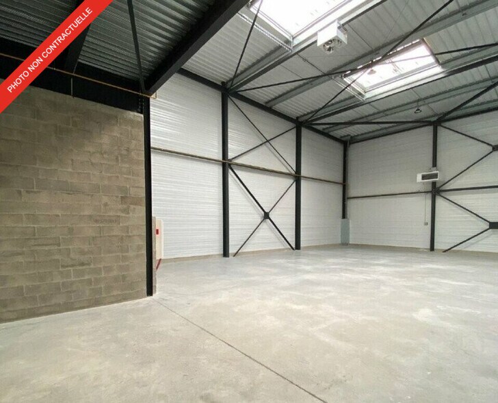 Local d'activités dans Persan à vendre - Photo du bâtiment - Image 1 de 5