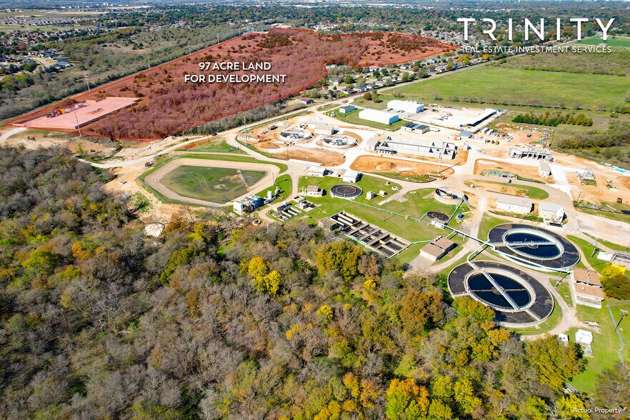 1301 Country Club rd, Cleburne, TX à vendre - Photo du bâtiment - Image 2 de 6