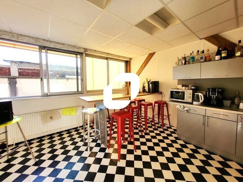 Bureau dans Malakoff à louer - Photo du bâtiment - Image 3 de 9