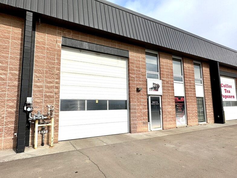 4630 61 St, Red Deer, AB à louer - Photo du bâtiment - Image 2 de 25