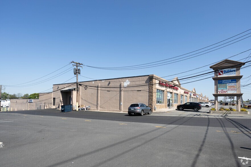 1200-1220 Route 110, East Farmingdale, NY à louer - Photo du bâtiment - Image 2 de 11