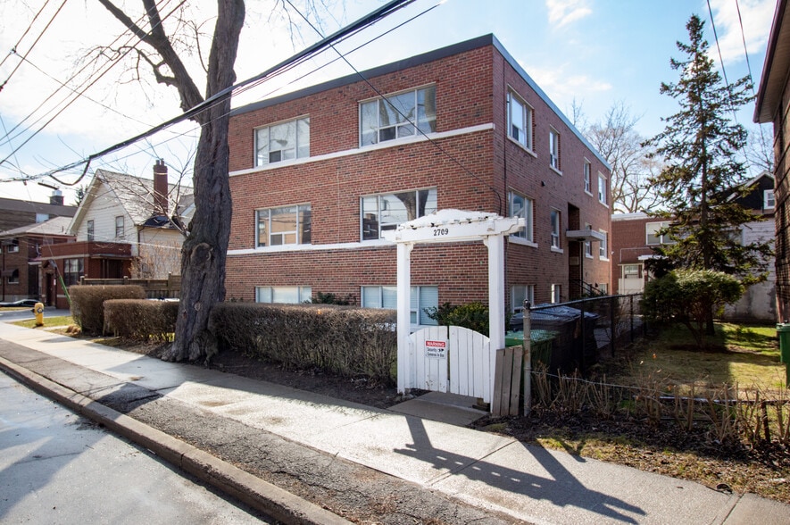 2709 Lake Shore Dr, Toronto, ON for sale - Building Photo - Image 2 of 40