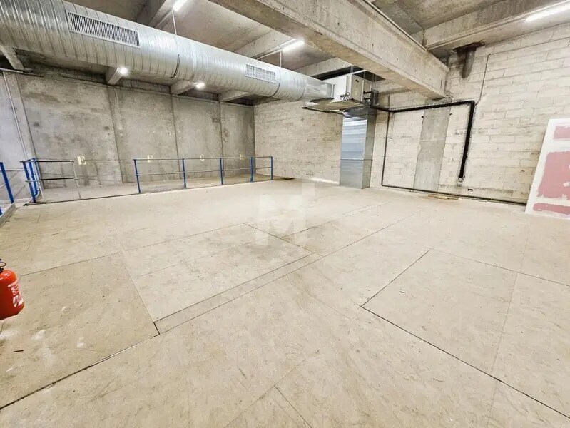 Flex in Évry-Courcouronnes for lease Interior Photo- Image 1 of 4