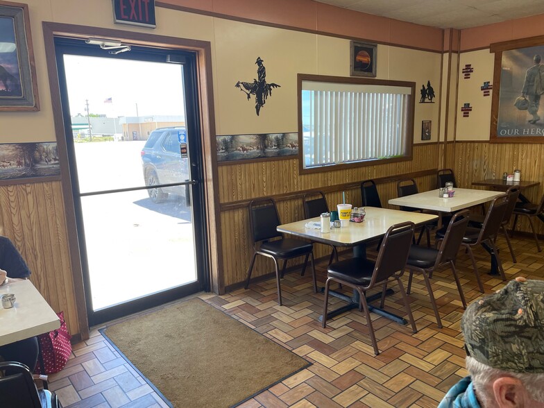 107 W US Highway 20, Gordon, NE for sale - Interior Photo - Image 2 of 9